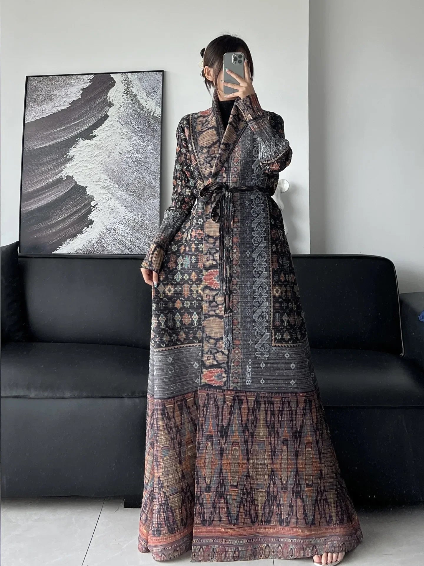 Gabardina estampada con pliegues y cordón para mujer